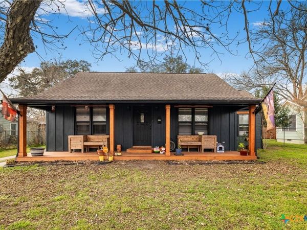 411 N La Grange Street, Hallettsville, TX 77964