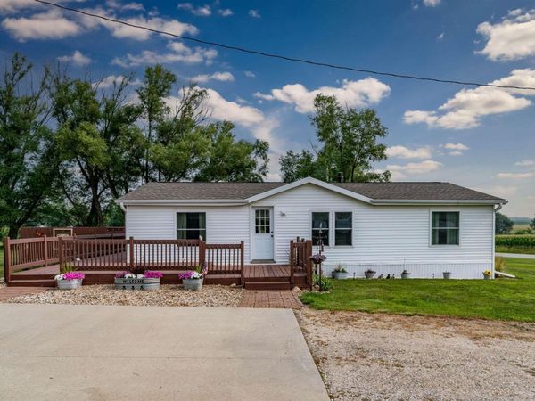 20361 J Avenue, Holland, IA 50642