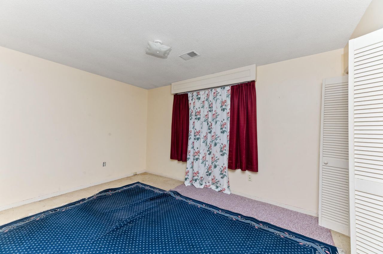 4459 Farmwood Street Photo 12