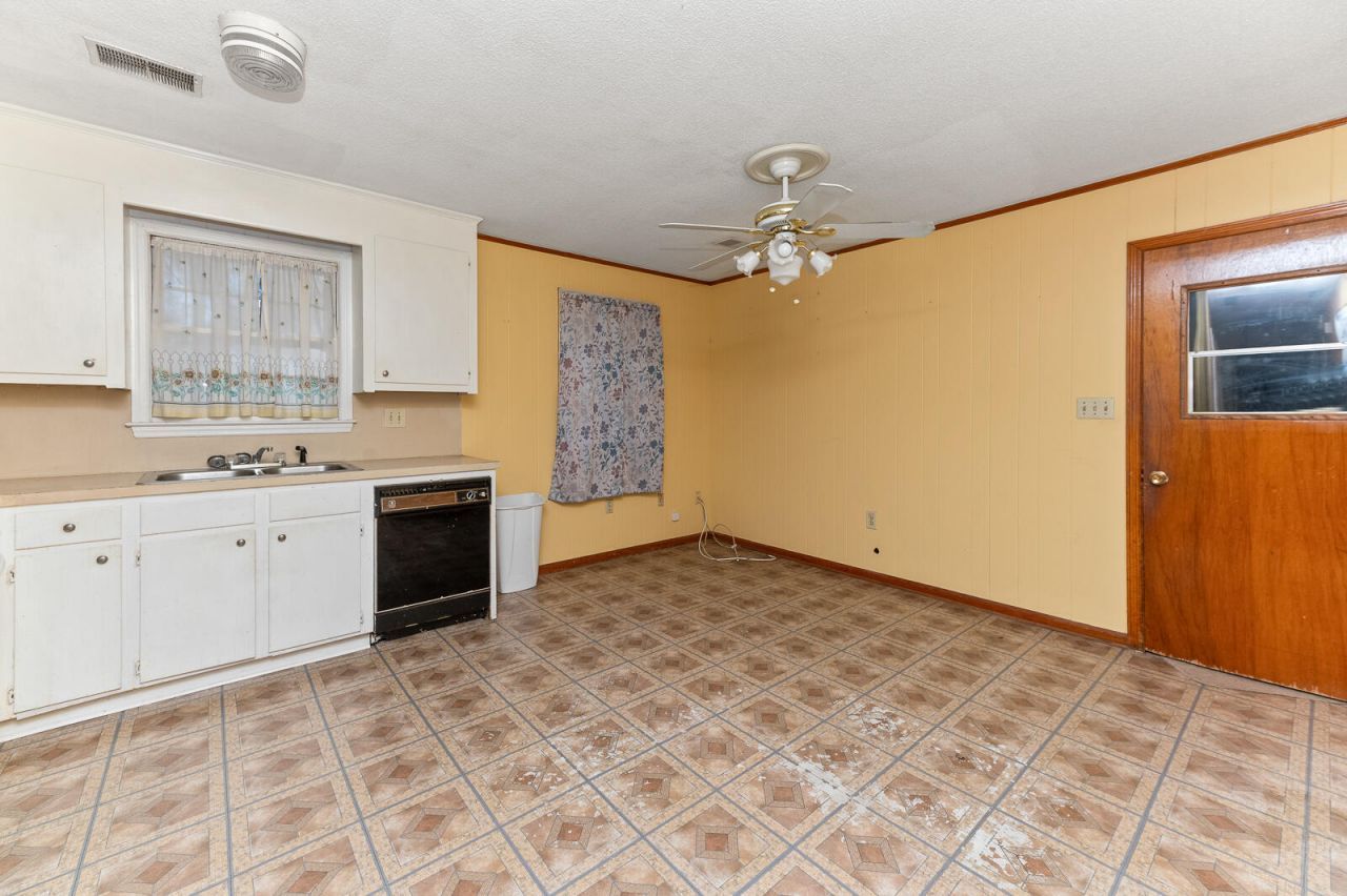 4459 Farmwood Street Photo 6