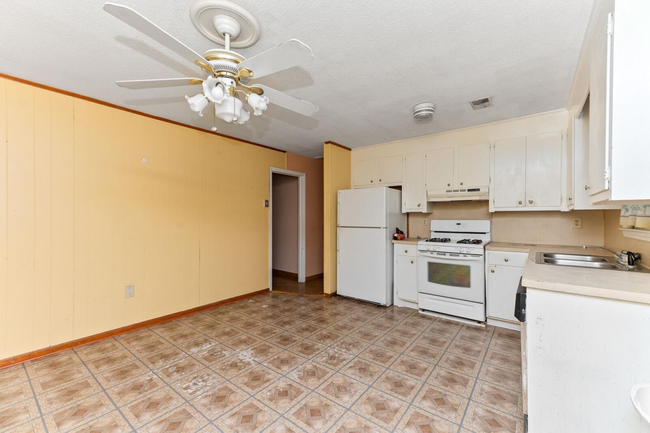 4459 Farmwood Street Photo 8