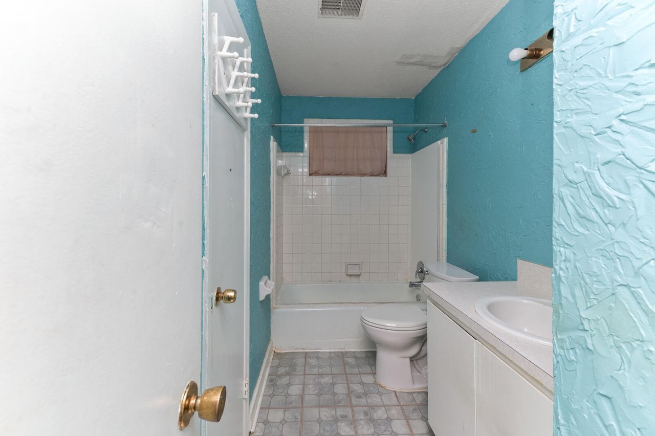 4459 Farmwood Street Photo 9