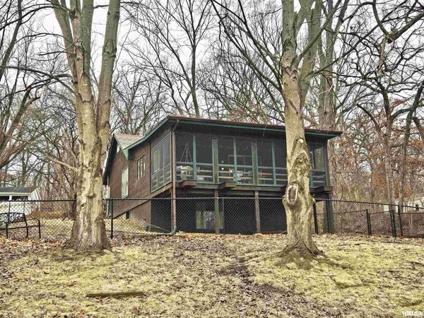 999 BREEZY BLUFF Drive, Galesburg, IL 61401