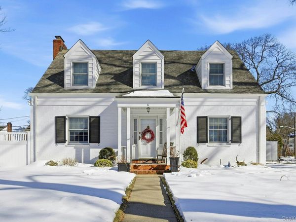 6 Beverly Parkway, Freeport, NY 11520