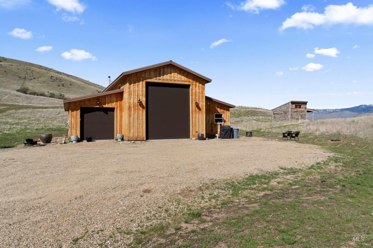 2 Brook Ln, Horseshoe Bend, ID 83629 Main Photo