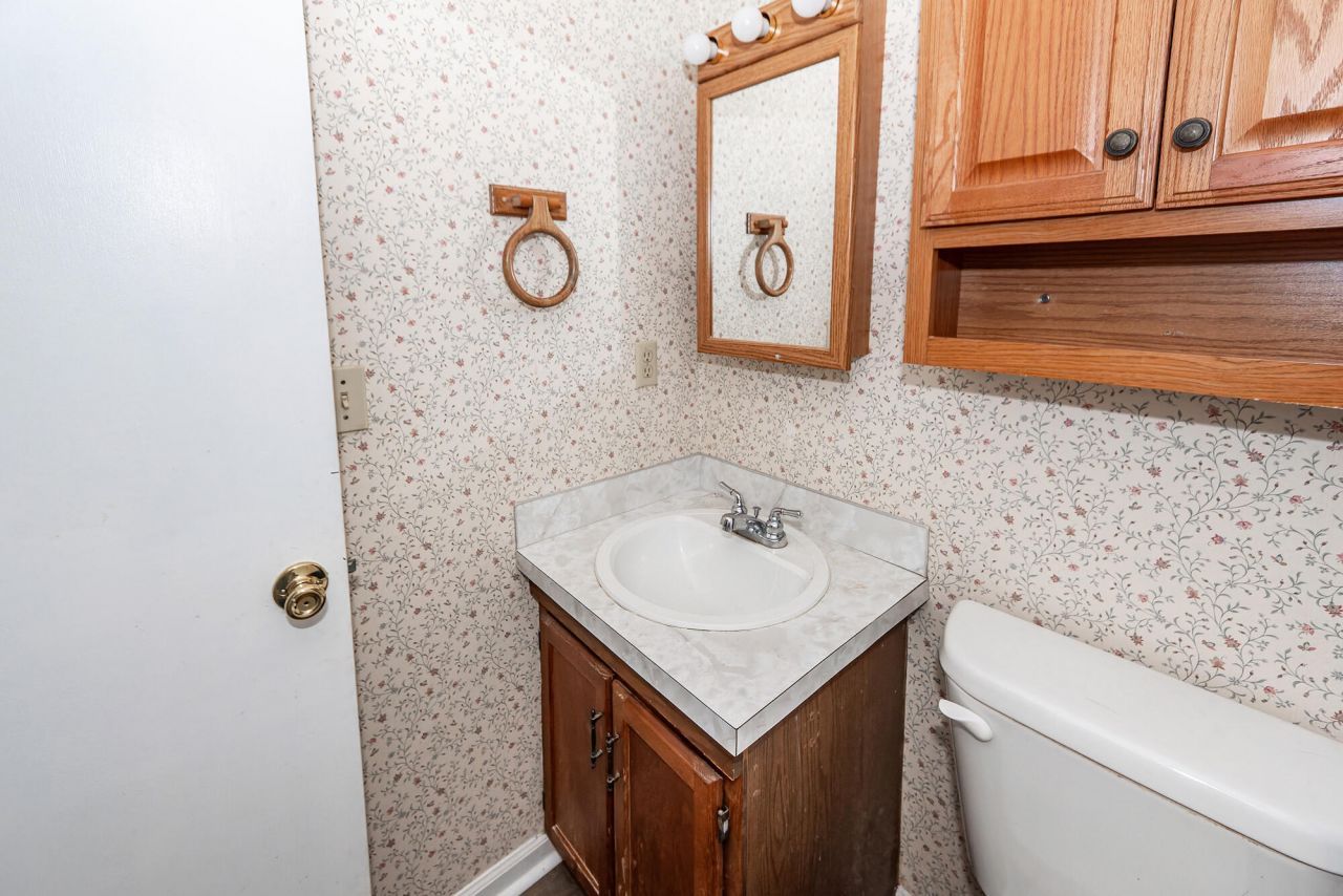 444 Academy Road Photo 12