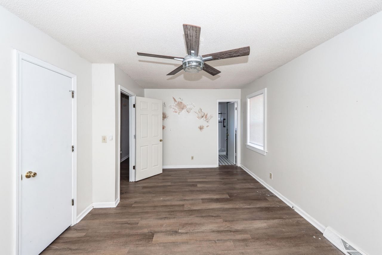 444 Academy Road Photo 15