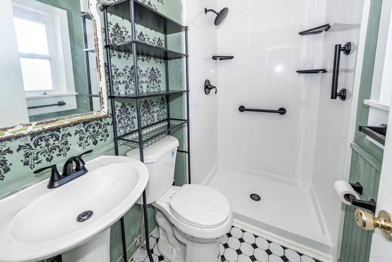 444 Academy Road Photo 16