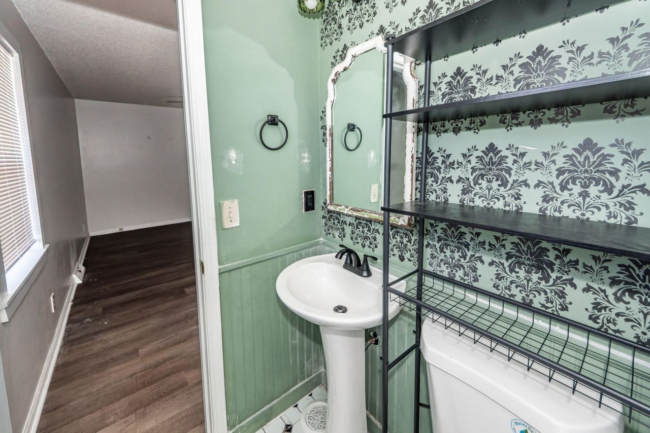 444 Academy Road Photo 17