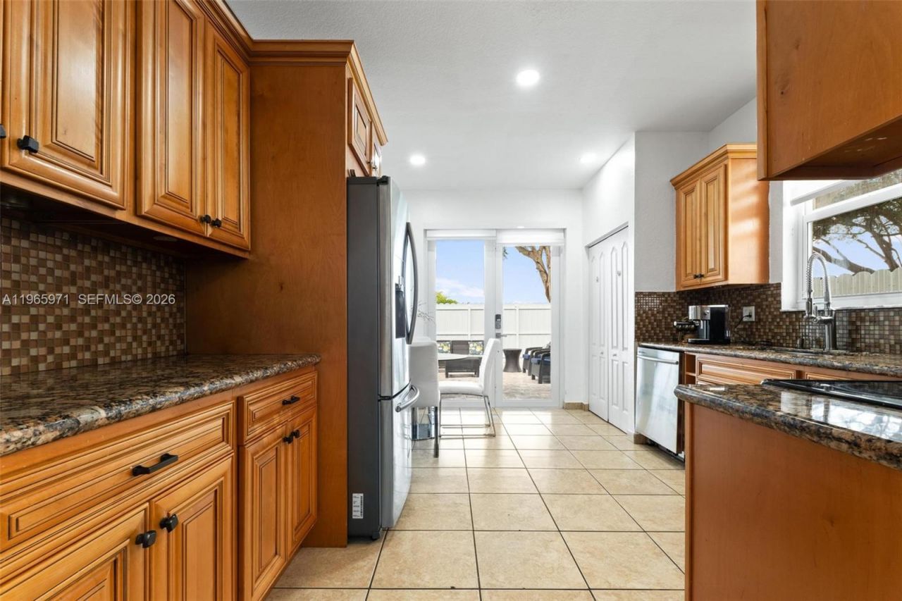 2328 NE 37th Ter , Homestead, FL 33033 Photo