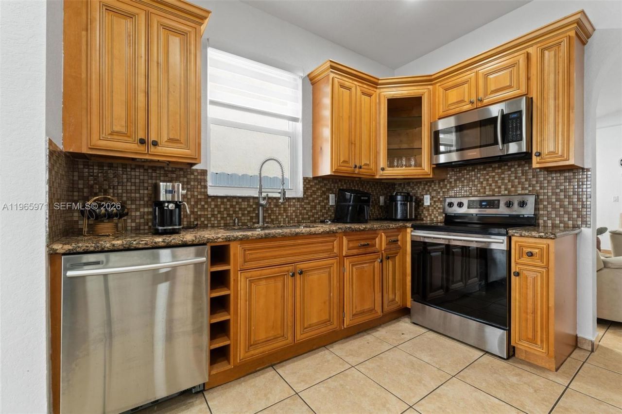 2328 NE 37th Ter , Homestead, FL 33033 Photo