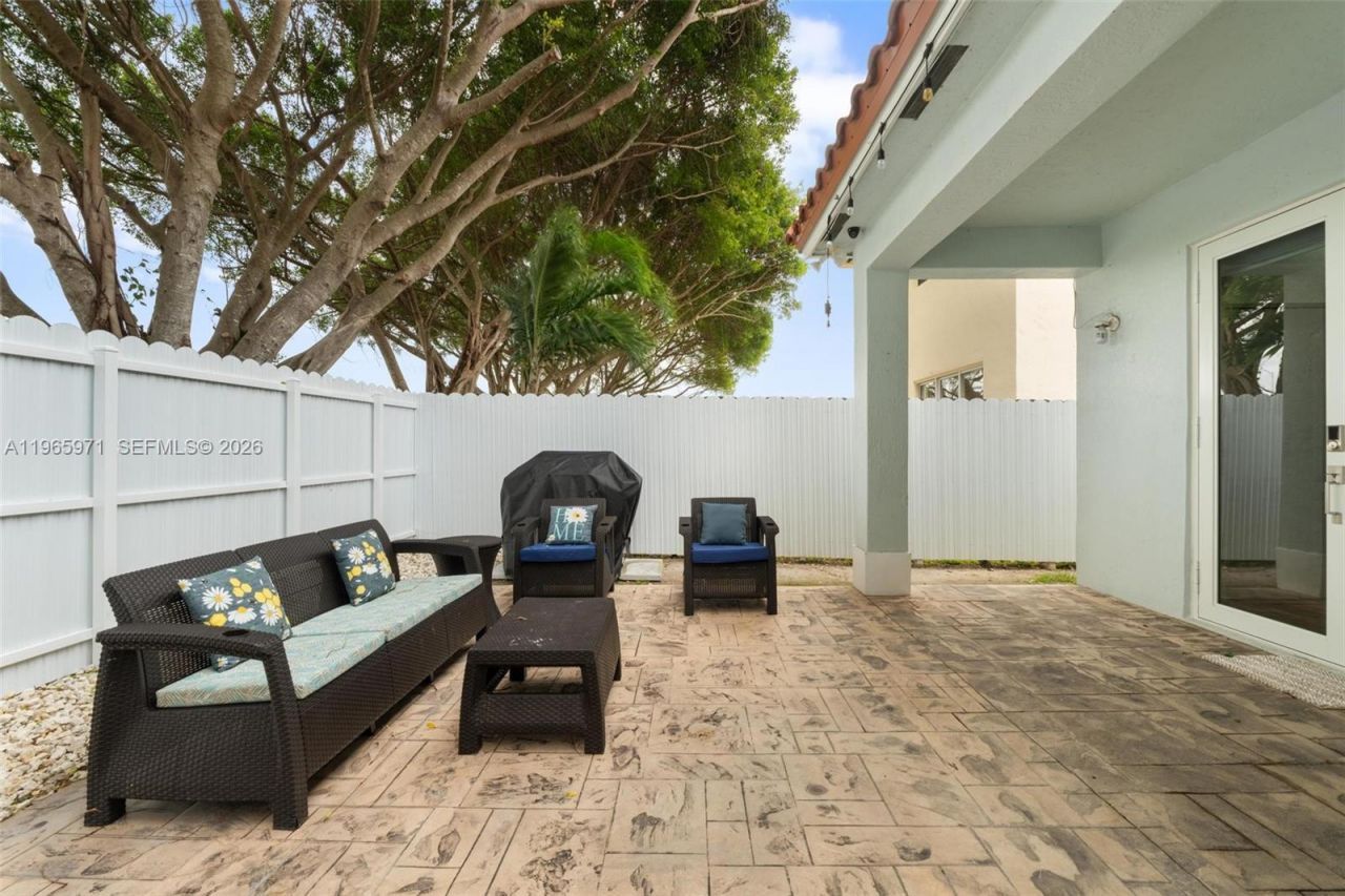 2328 NE 37th Ter , Homestead, FL 33033 Photo