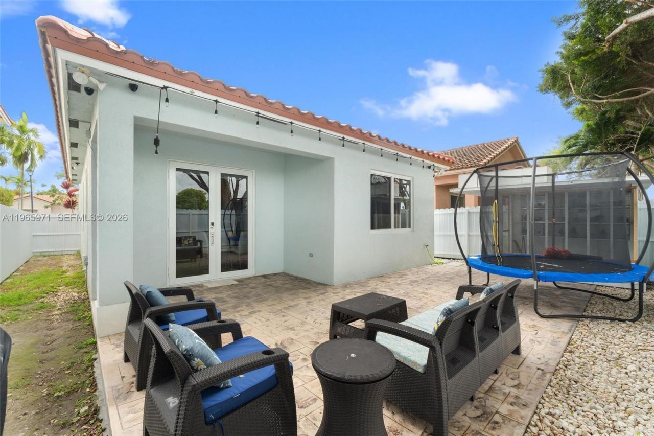 2328 NE 37th Ter , Homestead, FL 33033 Photo