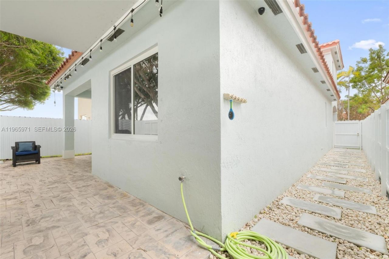 2328 NE 37th Ter , Homestead, FL 33033 Photo