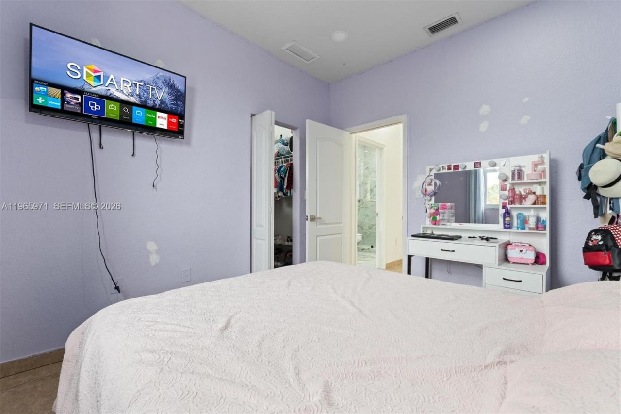 2328 NE 37th Ter , Homestead, FL 33033 Photo