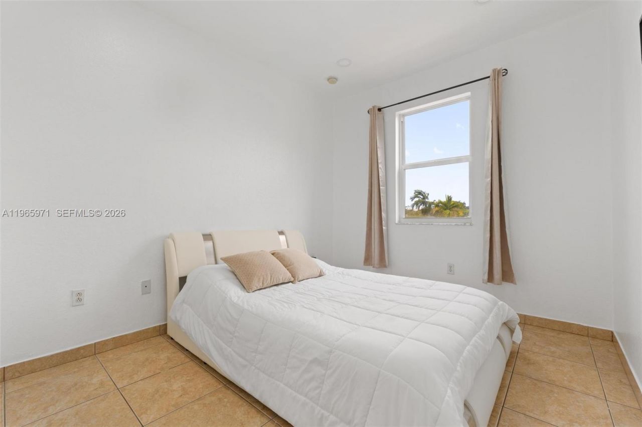 2328 NE 37th Ter , Homestead, FL 33033 Photo