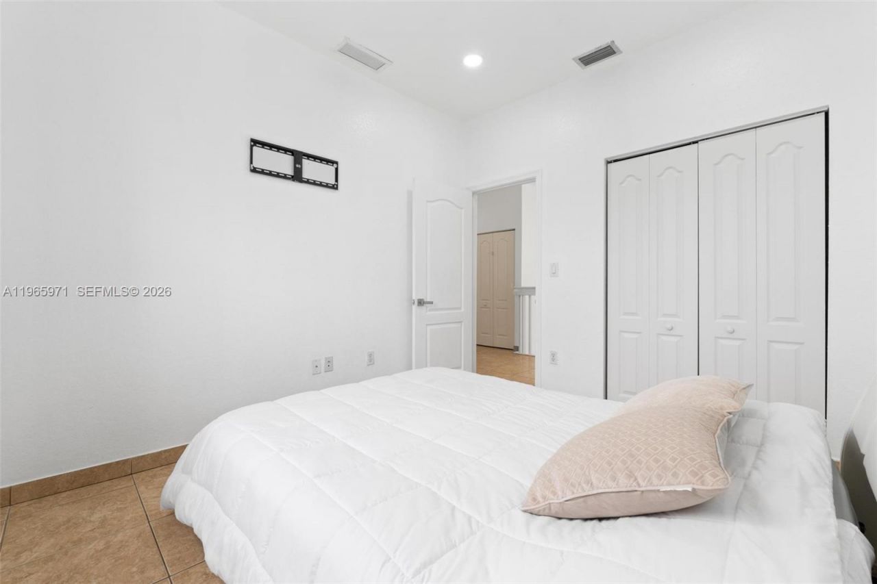 2328 NE 37th Ter , Homestead, FL 33033 Photo