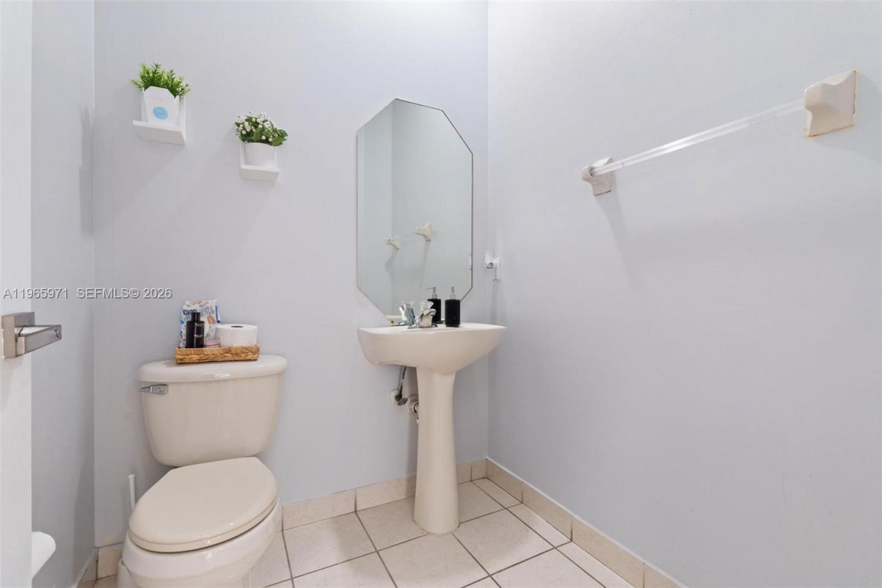 2328 NE 37th Ter , Homestead, FL 33033 Photo