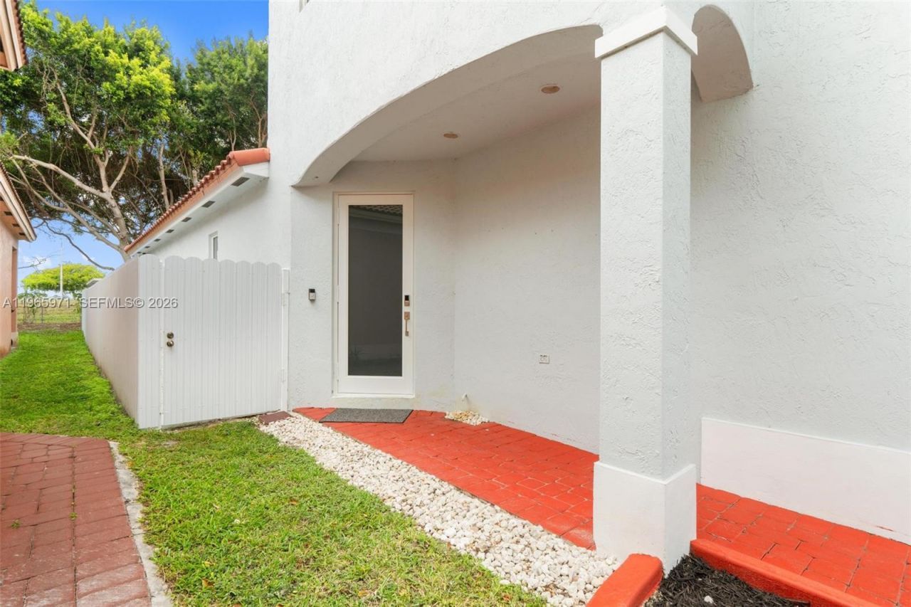 2328 NE 37th Ter , Homestead, FL 33033 Photo