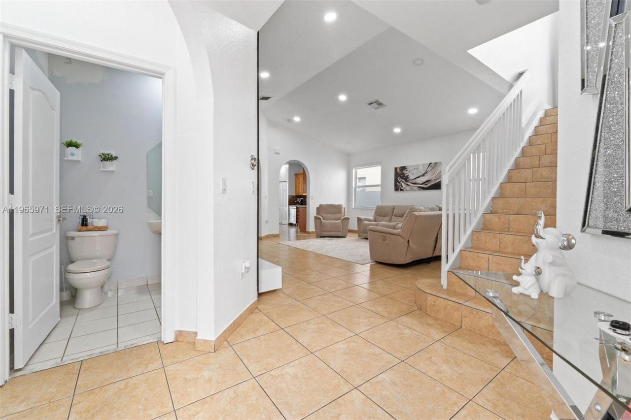 2328 NE 37th Ter , Homestead, FL 33033 Photo