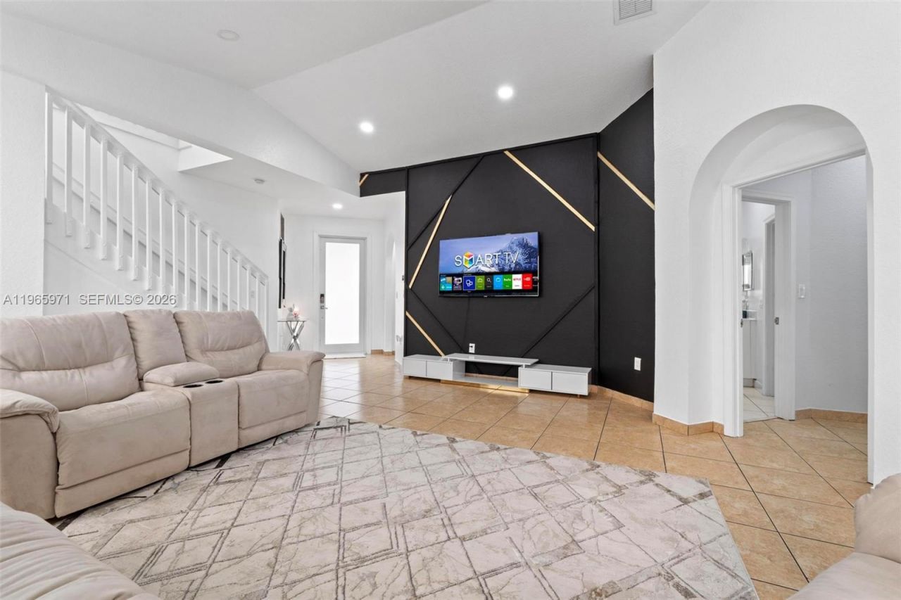 2328 NE 37th Ter , Homestead, FL 33033 Photo