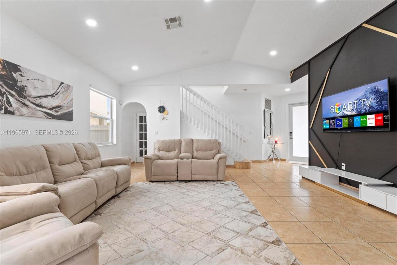 2328 NE 37th Ter , Homestead, FL 33033 Photo