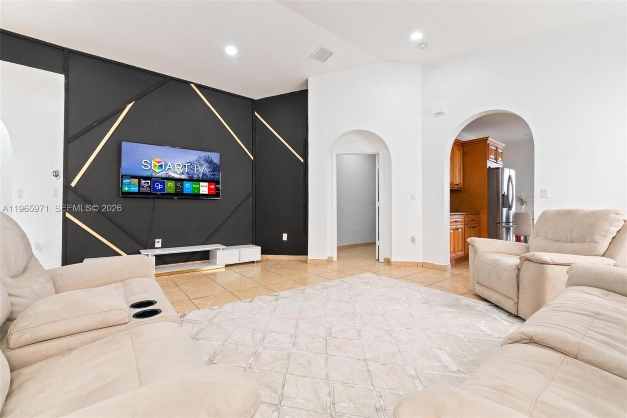 2328 NE 37th Ter , Homestead, FL 33033 Photo