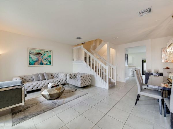 11392 W 34th Way, Hialeah, FL 33018