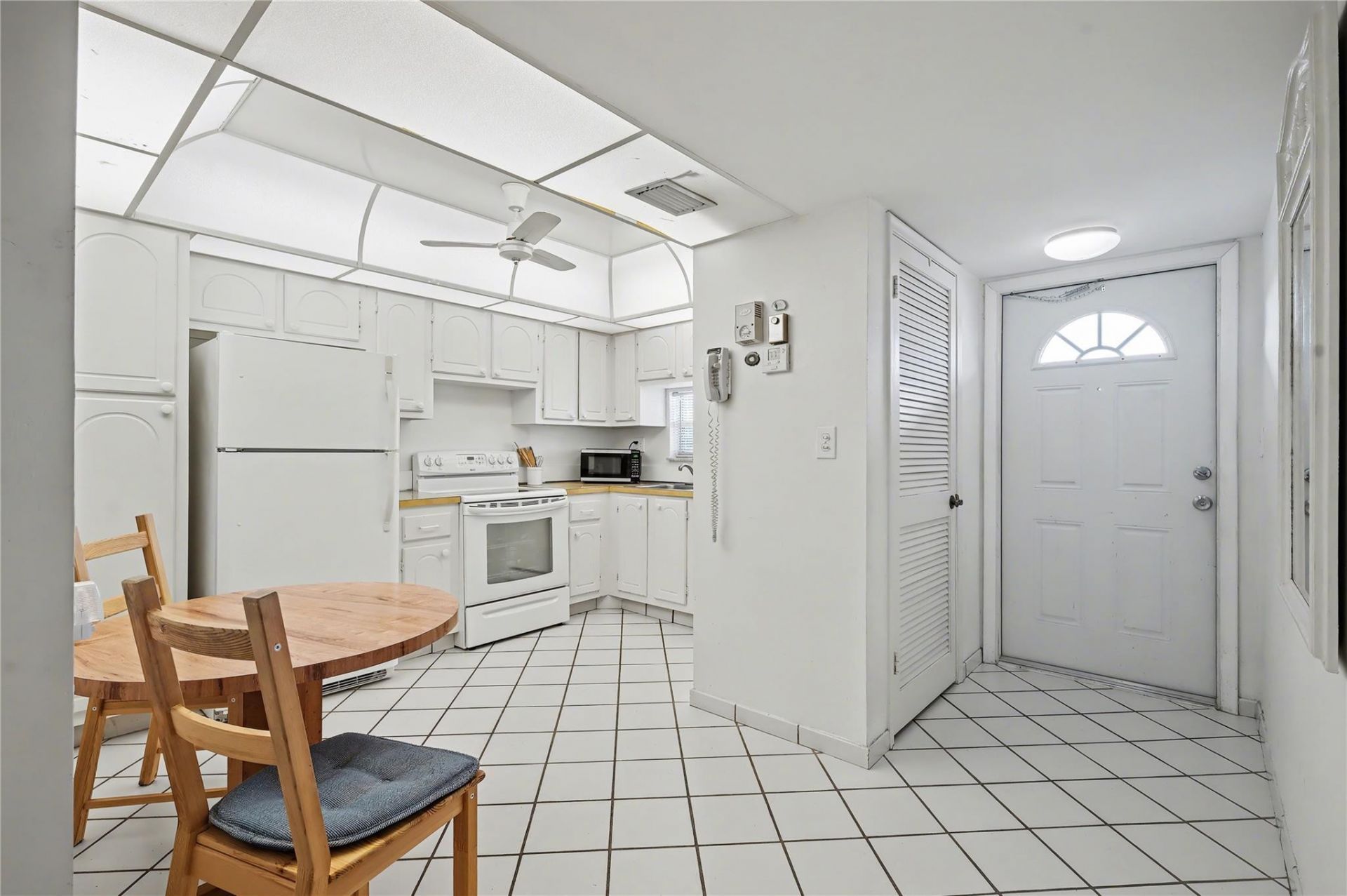 8970 S Hollybrook Boulevard, Unit 308, Pembroke Pines, FL 33025 Photo