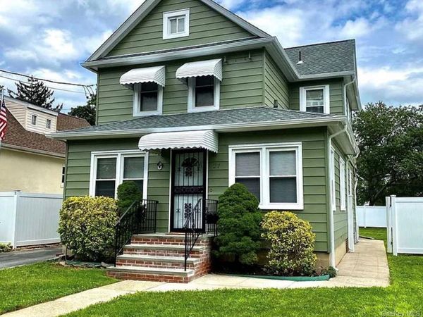 21 Duane Street , Farmingdale, NY 11735