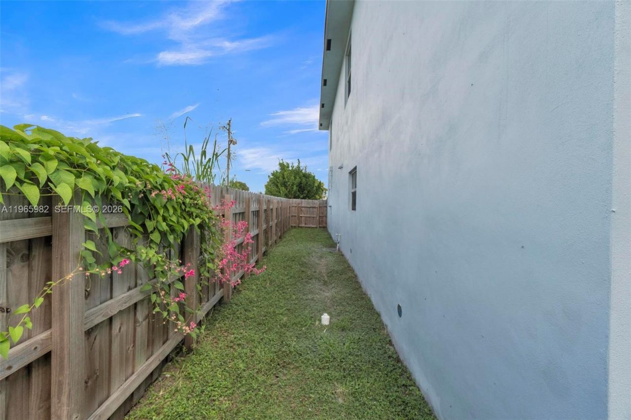 2176 NW 64th St , Unit 2176, Miami, FL 33147 Photo