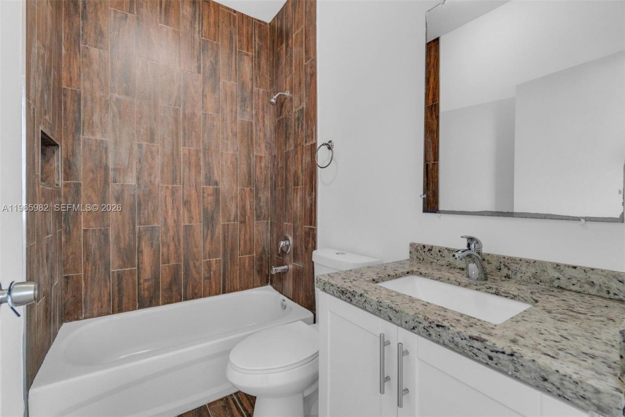 2176 NW 64th St , Unit 2176, Miami, FL 33147 Photo