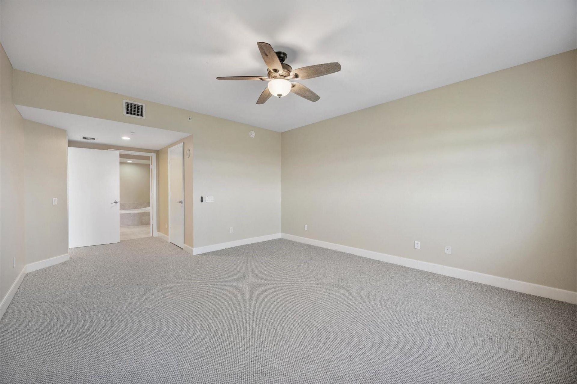 14951 Royal Oaks Lane, Unit 1506, North Miami, FL 33181 Photo