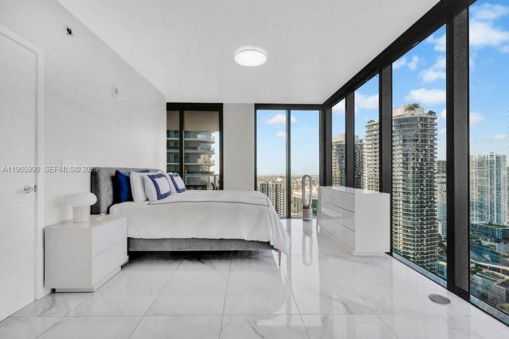 1010 Brickell Ave, Unit 4011, Miami, FL 33131 Photo