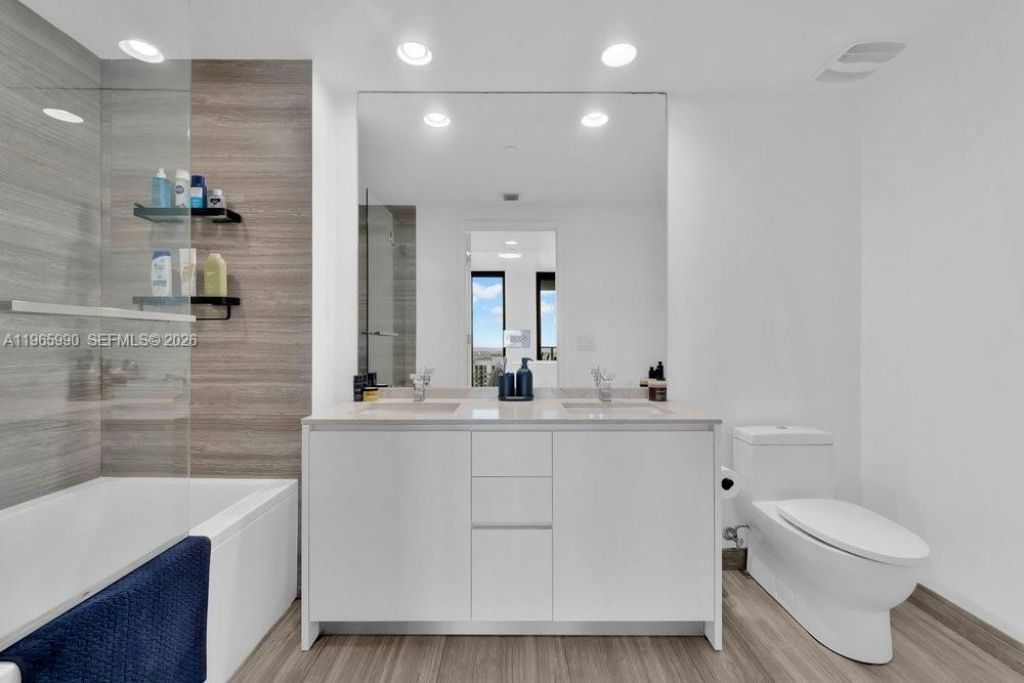 1010 Brickell Ave, Unit 4011, Miami, FL 33131 Photo