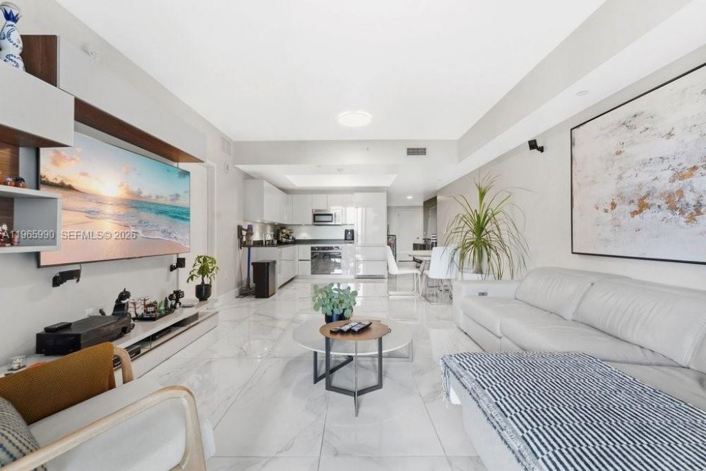 1010 Brickell Ave, Unit 4011, Miami, FL 33131 Photo