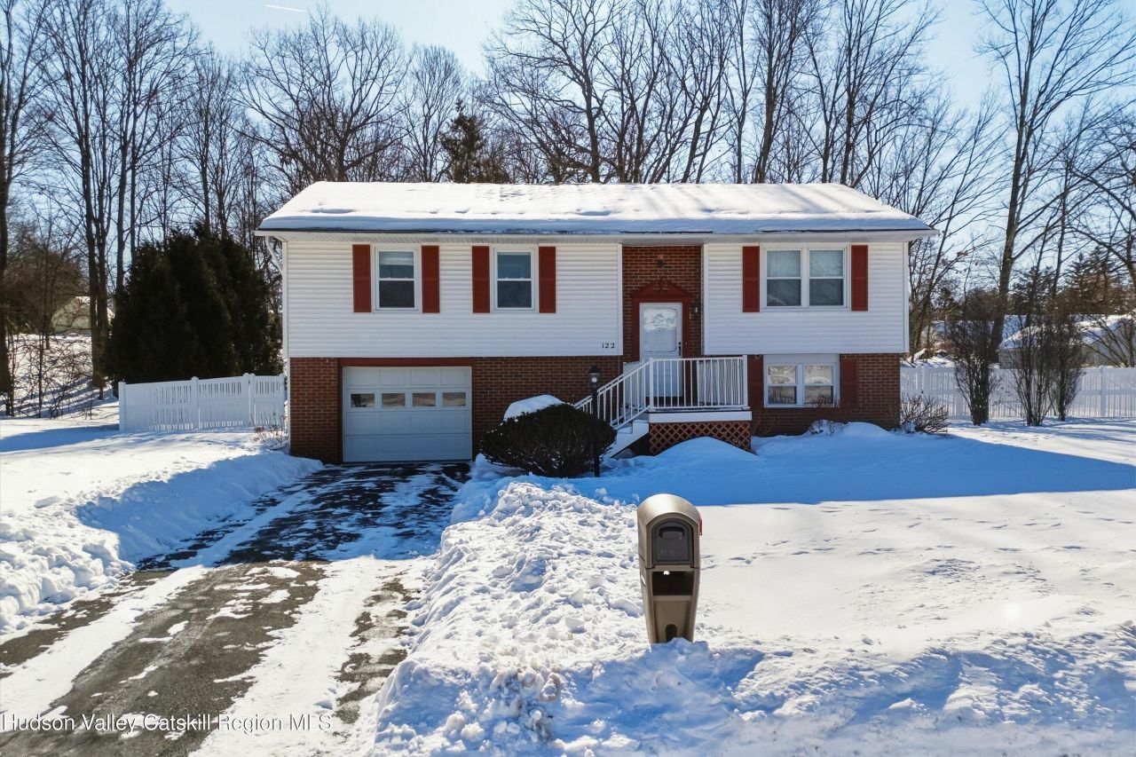 122 Springhollow Drive, Cohoes, NY 12047 Main Photo
