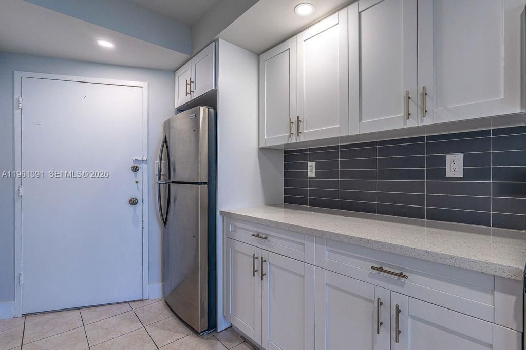 5401 Collins Ave, Unit 919, Miami Beach, FL 33140 Photo