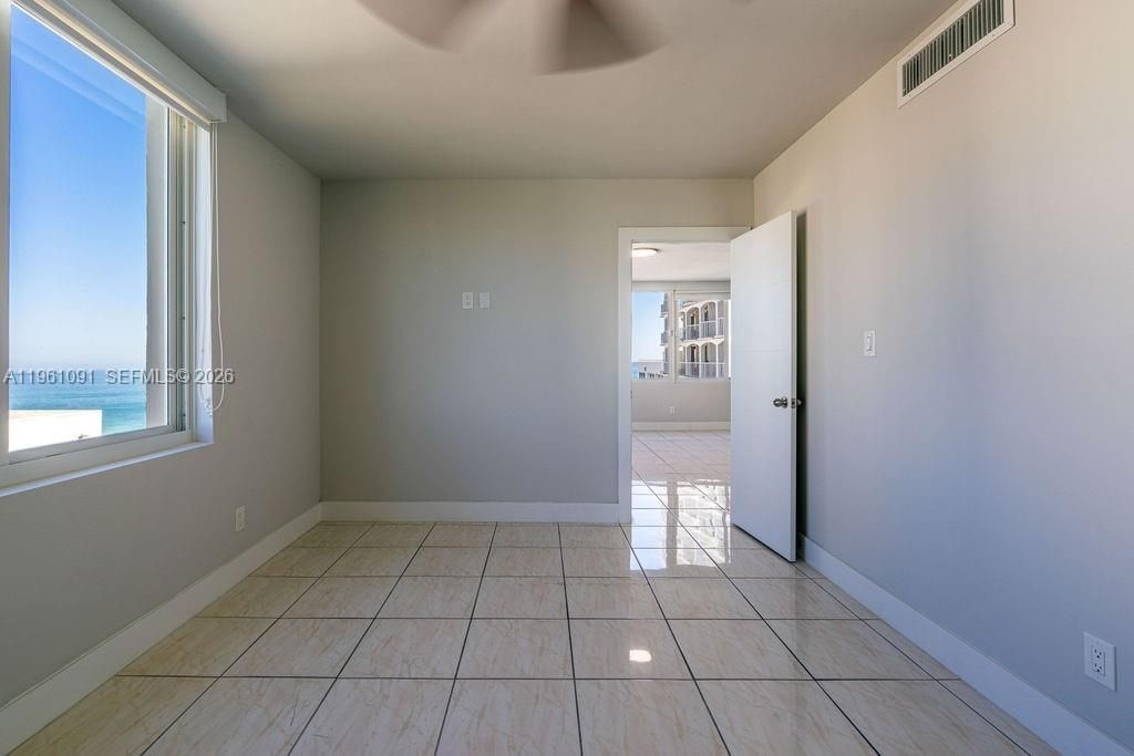 5401 Collins Ave, Unit 919, Miami Beach, FL 33140 Photo