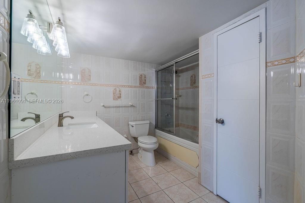 5401 Collins Ave, Unit 919, Miami Beach, FL 33140 Photo