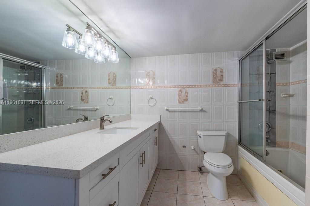 5401 Collins Ave, Unit 919, Miami Beach, FL 33140 Photo