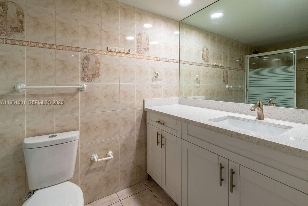 5401 Collins Ave, Unit 919, Miami Beach, FL 33140 Photo