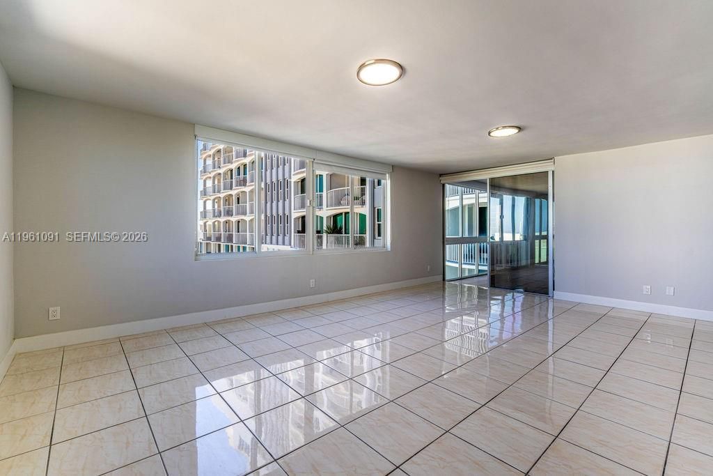 5401 Collins Ave, Unit 919, Miami Beach, FL 33140 Photo