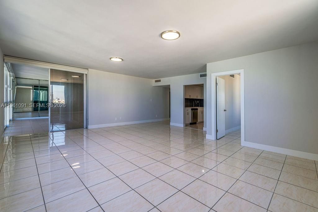 5401 Collins Ave, Unit 919, Miami Beach, FL 33140 Photo