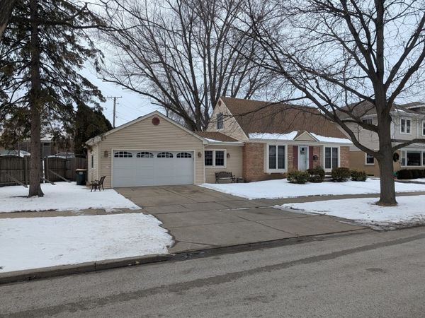 912 N Chicago Avenue, Arlington Heights, IL 60004