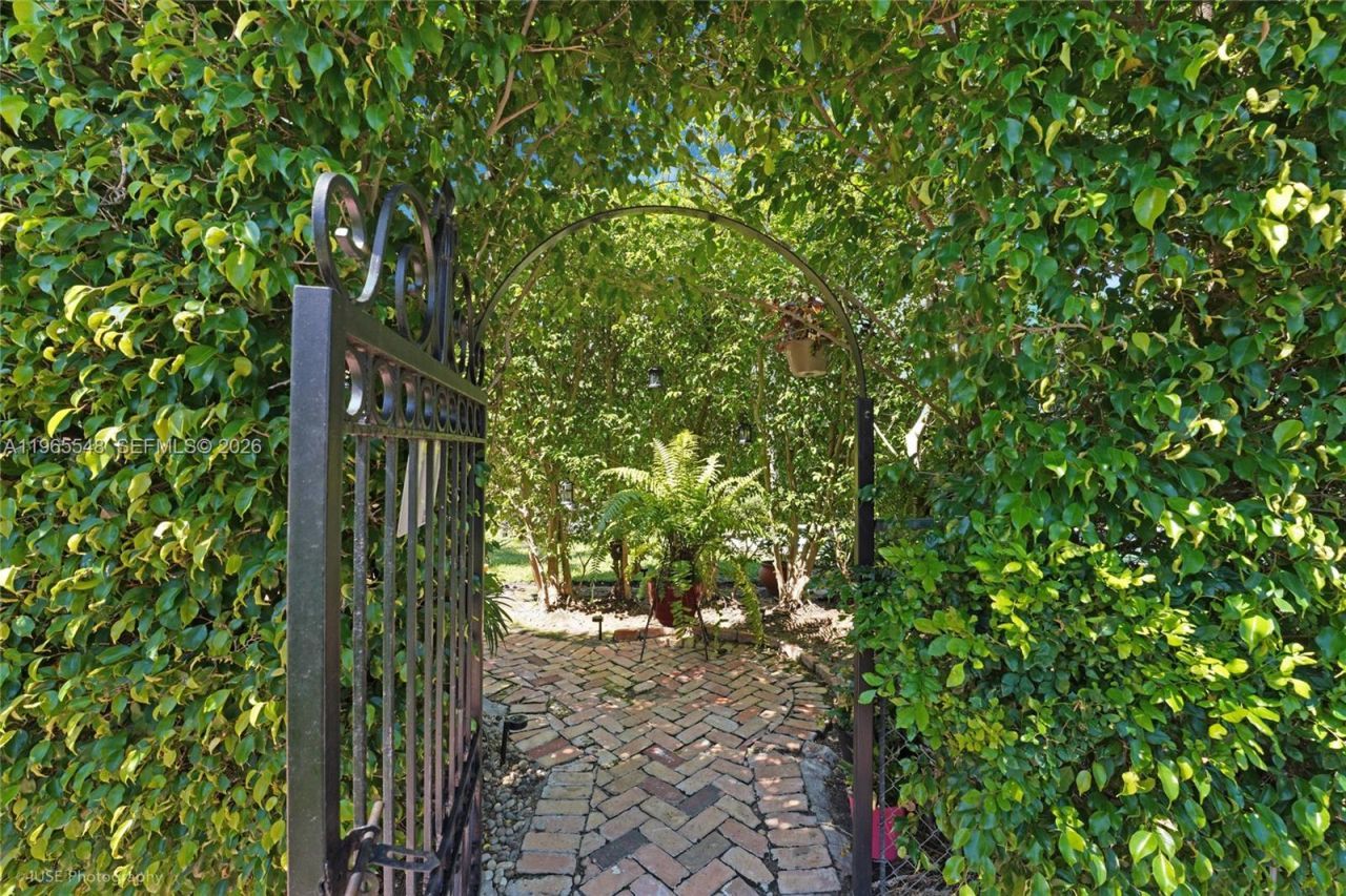 4500 Sheridan Ave, Miami Beach, FL 33140 Photo