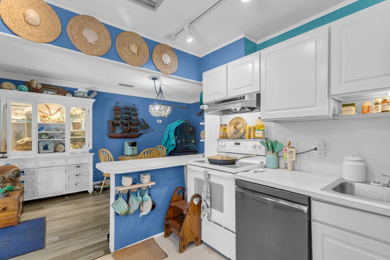 30 Jewfish Avenue, Key Largo, FL 33037 Photo