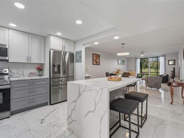 9611 N Hollybrook Lake Drive, Unit 101, Pembroke Pines, FL 33025