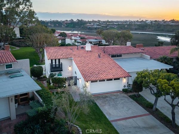 2111 Vista Entrada, Newport Beach, CA 92660