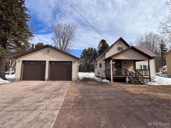 28206 Ninth Street, Schoolcraft Twp, MI 49945